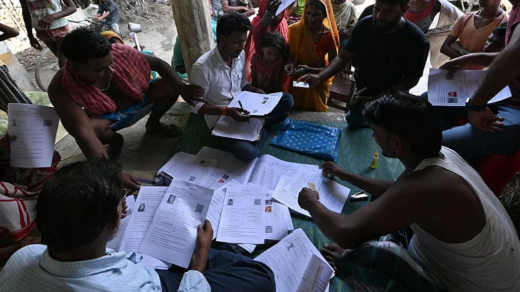 SIR: पश्चिम बंगाल में राजनीतिक दलों की ओर से 2.07 लाख दावे-आपत्तियां दर्ज, टीएमसी सबसे आगे