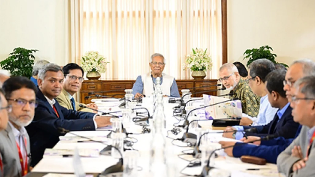 बांग्लादेश में राजनीतिक उथल-पुथल और गहराया, युनूस सरकार के एक और सलाहकार ने दिया इस्तीफा