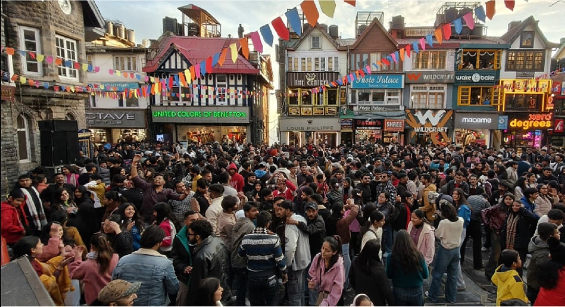 हिमाचल प्रदेशः नए साल के जश्न के लिए पर्यटकों का लगा जमावड़ा, पुलिस ने बढ़ाई सुरक्षा व्यवस्था