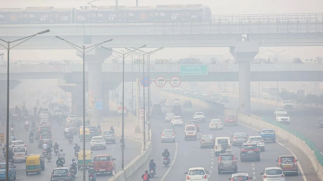 CAQM ने दिल्ली-एनसीआर में GRAP के तीसरे चरण के प्रतिबंध हटाए, वायु गुणवत्ता में सुधार का दावा