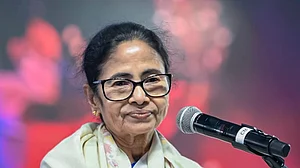 बड़ी खबर LIVE: SIR के दौरान ‘अमानवीय’ आचरण के खिलाफ अदालत का रुख करूंगी: ममता बनर्जी