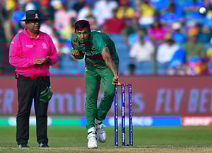 गेंदबाज मुस्तफिजुर को रिलीज करने पर बौखलाहट, बांग्लादेश सरकार ने आईपीएल टेलीकास्ट पर लगाया बैन