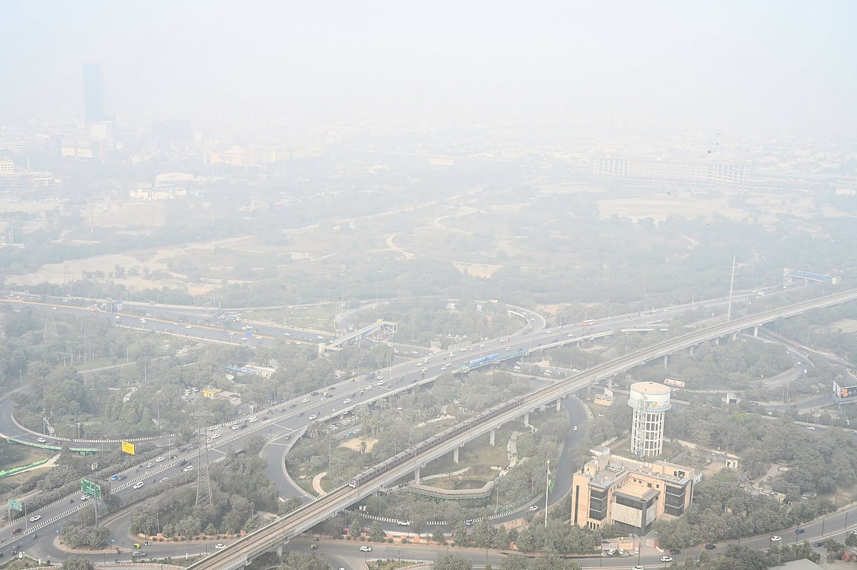 दिल्ली-NCR में फिर बिगड़ी हवा, ऑरेंज से रेड जोन में पहुंचा AQI, स्कूल खुले लेकिन बढ़ी चिंता