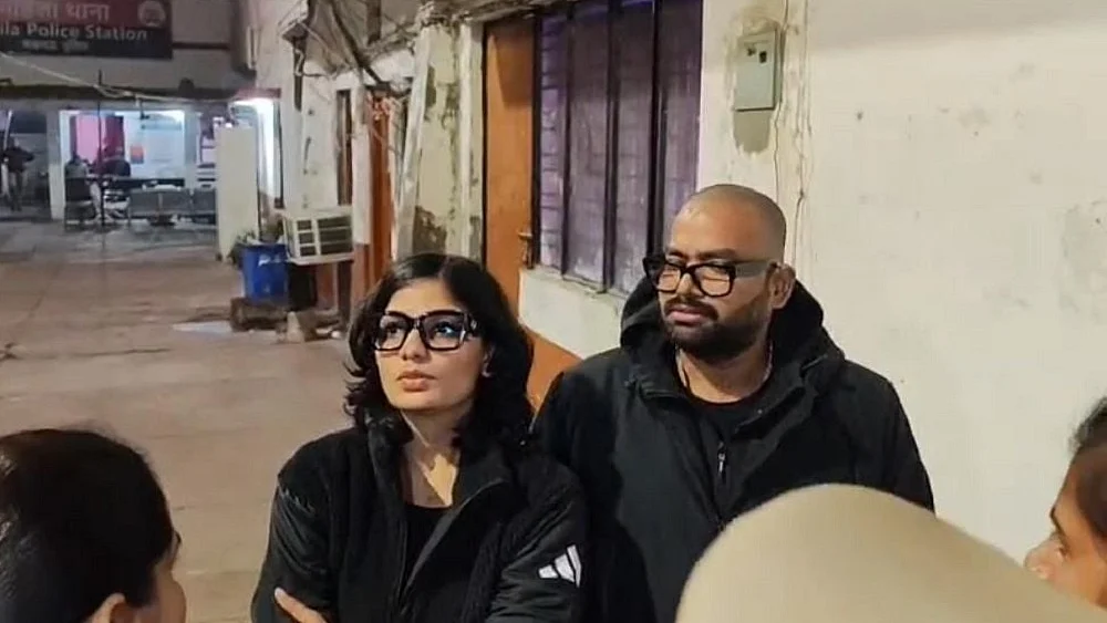 लोक गायिका नेहा सिंह राठौर को बड़ी राहत, सुप्रीम कोर्ट ने गिरफ्तारी से सुरक्षा प्रदान की