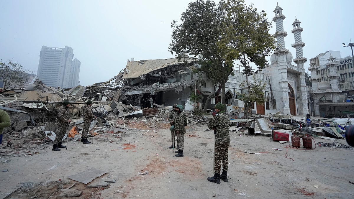 दिल्ली में अतिक्रमण हटाने के दौरान हुई हिंसा मामले में प्राथमिकी दर्ज