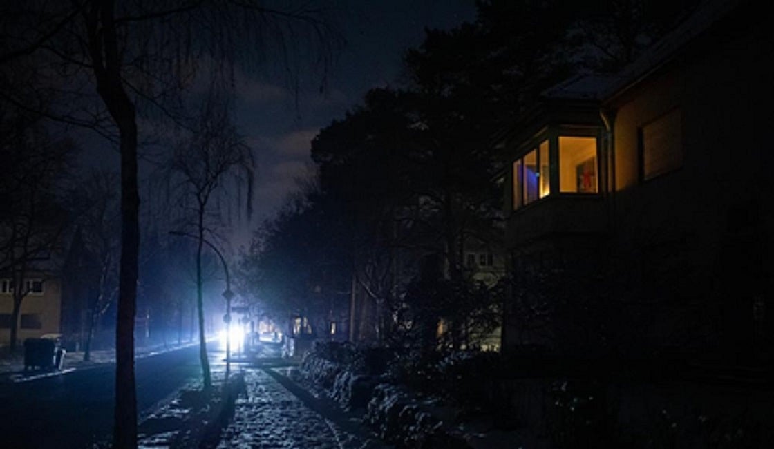 जर्मनी की राजधानी बर्लिन में हजारों घरों में छाया अंधेरा, ग्रिड पर हमले के कारण लगातार चार दिनों से बिजली गायब