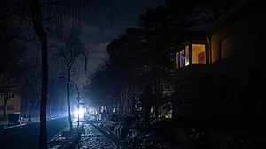 जर्मनी की राजधानी बर्लिन में हजारों घरों में छाया अंधेरा, ग्रिड पर हमले के कारण लगातार चार दिनों से बिजली गायब