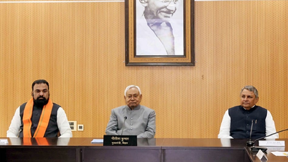 बिहार में 71 IPS अधिकारियों का तबादला, 22 IAS अफसरों का भी हुआ ट्रांस्फर