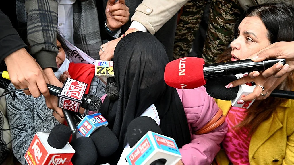 भाषा भी इंसाफ के आड़े आने लगे तो पीड़ित कहां जाए?