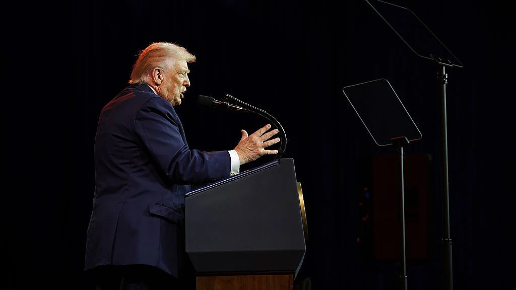 आकार पटेल / अपने हाथों अमेरिका को बरबाद करने पर तुले हैं ट्रंप