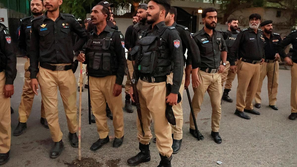 पाकिस्तान के खैबर पख्तूनख्वा में पुलिस वाहन को निशाना बना IED धमाका, 6 जवानों की मौत, कई घायल