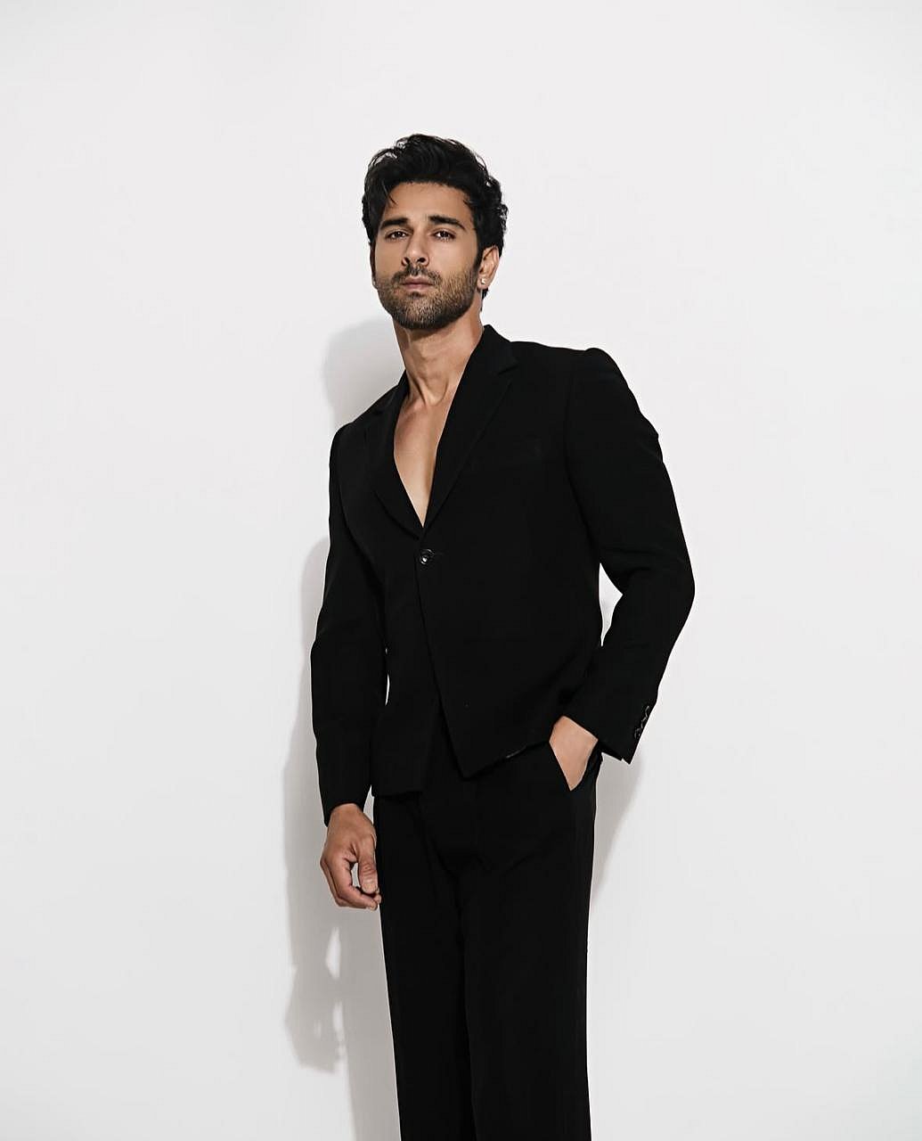 सिनेजीवन: प्रियंका और निक ने गोल्डन ग्लोब्स 2026 पर बिखेरा ग्लैमर और 'सलमान डायलॉग या सीन की प्रैक्टिस नहीं करते'