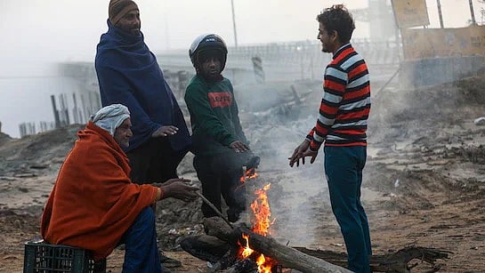 बड़ी खबर LIVE: दिल्ली में कड़ाके की सर्दी ने मचाया तांडव, 2°C पहुंचा तापमान! IMD का ऑरेंज अलर्ट 