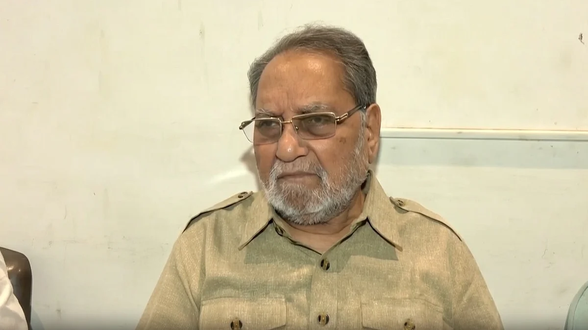 कांग्रेस नेता हुसैन दलवई 