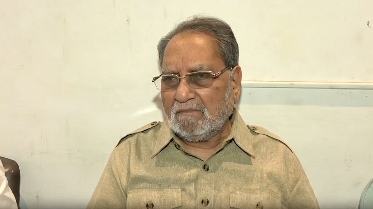 कांग्रेस नेता हुसैन दलवई 