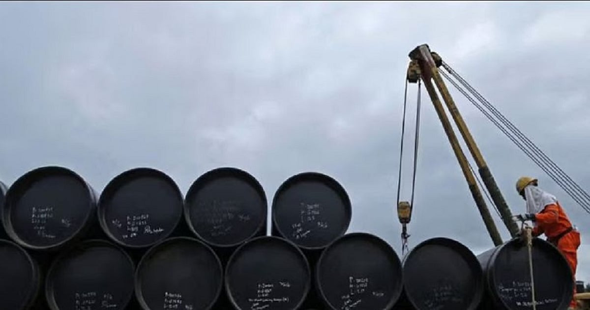 इजरायल-ईरान युद्ध के चलते कच्चे तेल की आपूर्ति पर संकट, सोमवार को कीमतों में आ सकता है बड़ा उछाल