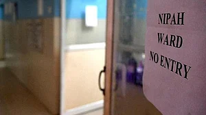 निपाह वायरस से संक्रमित दोनों नर्स को कोलकाता के अस्पताल में शिफ्ट किया गया, हालत गंभीर