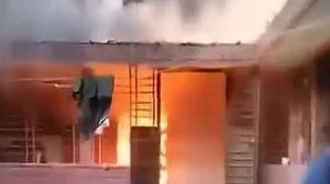 बांग्लादेश: नहीं थम रही अल्पसंख्यकों के खिलाफ हिंसा, हिंदू टीचर के घर को किया आग के हवाले, 24 दिनों में नौवीं घटना