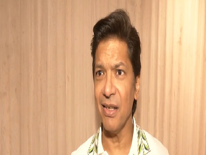 सिनेजीवन: शादी के 25 साल बाद अक्षय कुमार को आई सास डिंपल की याद और एआर रहमान के बयान पर बवाल