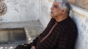 जावेद अख्तरः जेब में चंद पैसे लेकर निकल पड़े थे स्टार बनने, फुटपाथ पर गुजारी कई रातें