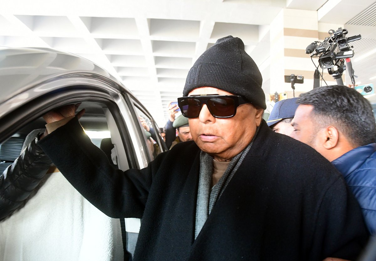 बड़ी खबर LIVE: आईआरसीटीसी मामले में लालू परिवार की याचिकाओं पर सोमवार को दिल्ली हाईकोर्ट में सुनवाई