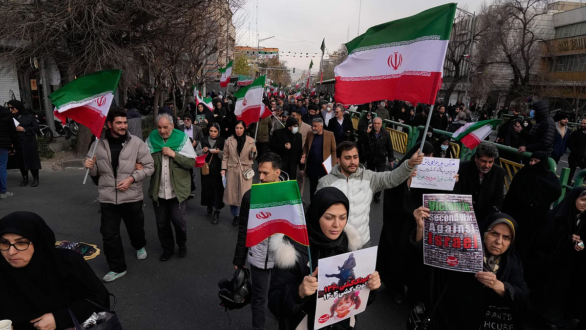 ईरान: 'क्रांति' के अपहरण का खतरा !