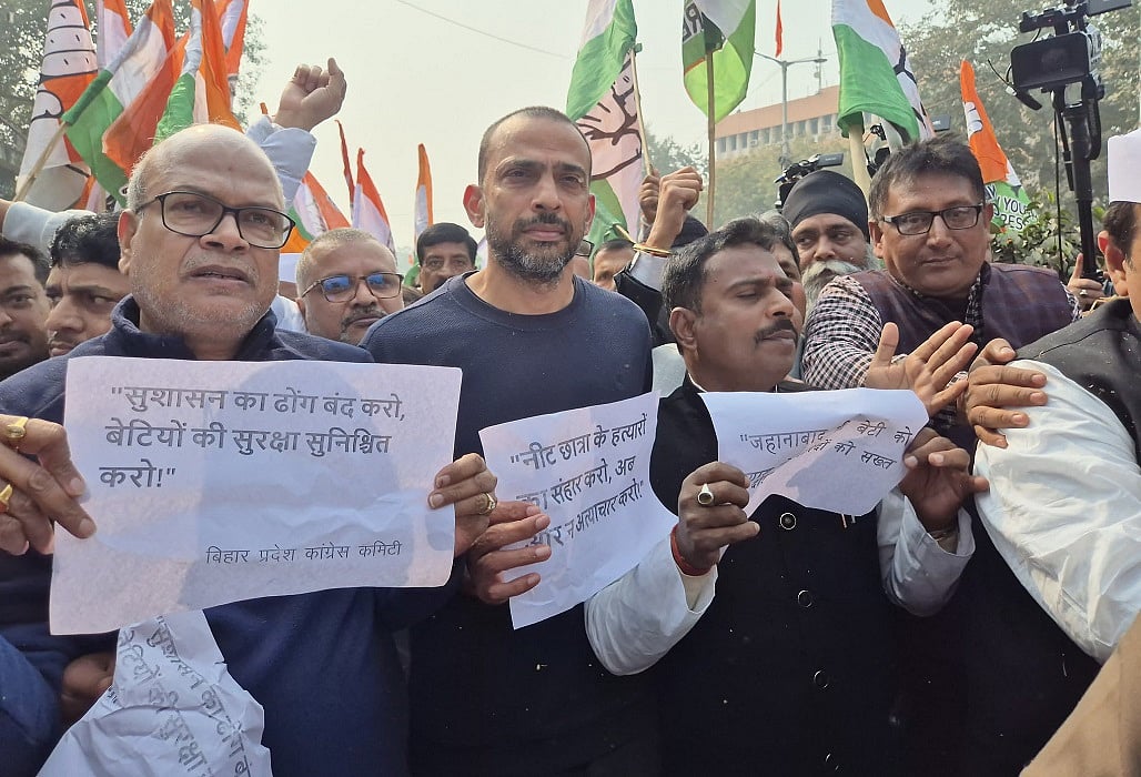 पटना में छात्रा की संदिग्ध हालत में मौत के खिलाफ सड़कों पर उतरी कांग्रेस, सरकार पर लगाए गंभीर आरोप