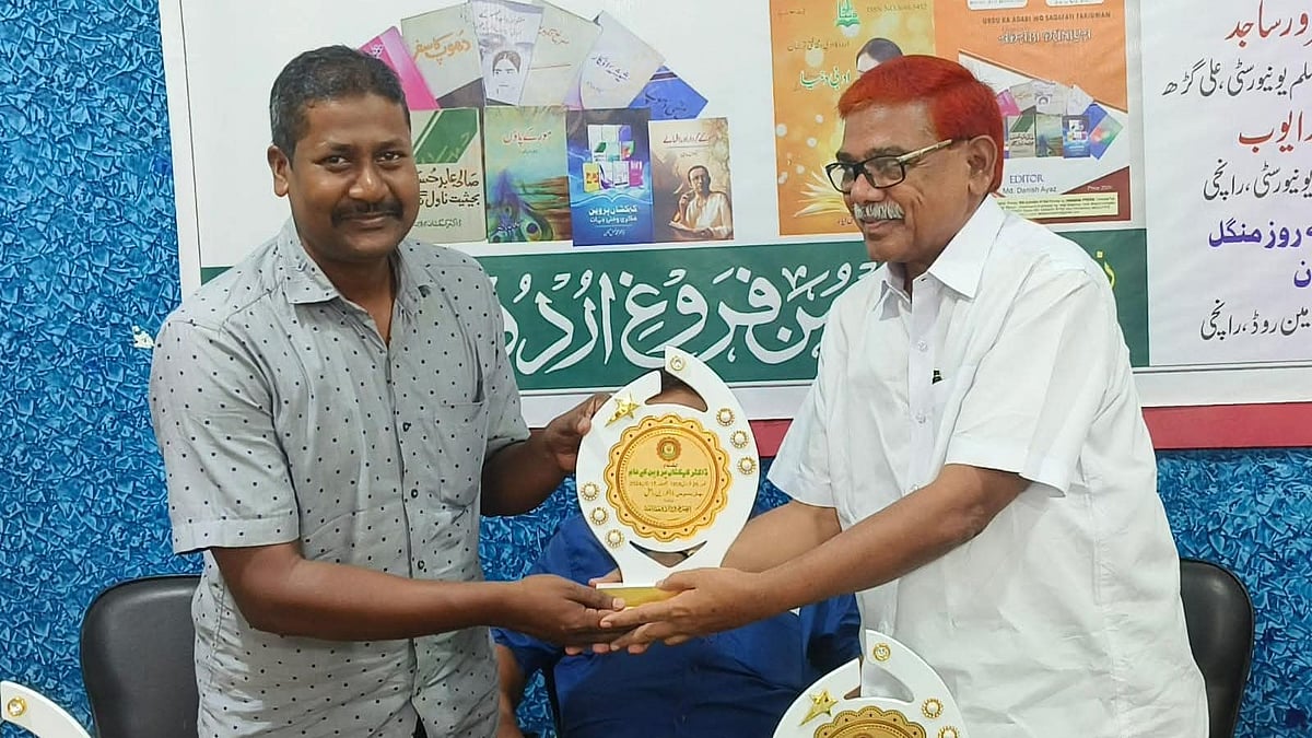 डॉ. मोहम्मद ग़ालिब नश्तर को मालूम है छात्रों को शिक्षा की ओर आकर्षित करने का हुनर