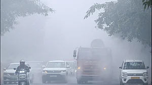 दिल्ली-एनसीआर में हटाई गईं ग्रैप-4 की पाबंदियां, वायु गुणवत्ता में सुधार के बाद फैसला