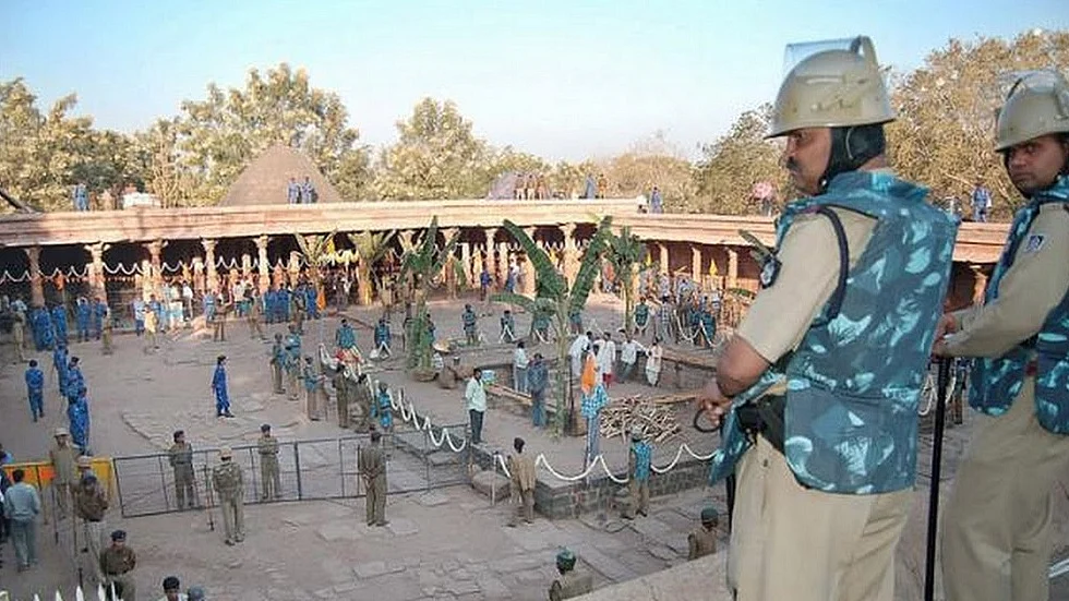 सुप्रीम कोर्ट ने भोजशाला में बसंत पंचमी के दिन हिंदुओं को पूजा करने की दी इजाजत, जुमे की नमाज भी होगी