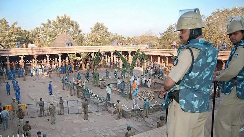 सुप्रीम कोर्ट ने भोजशाला में बसंत पंचमी के दिन हिंदुओं को पूजा करने की दी इजाजत, जुमे की नमाज भी होगी