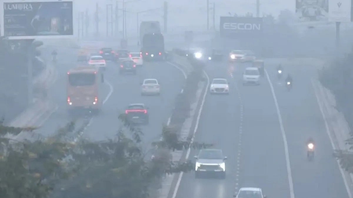बड़ी खबर LIVE: धुंध से ढका दिल्ली-NCR, बारिश के बाद फिर लौटेगी कड़ाके की ठंड, AQI 350 के पार     