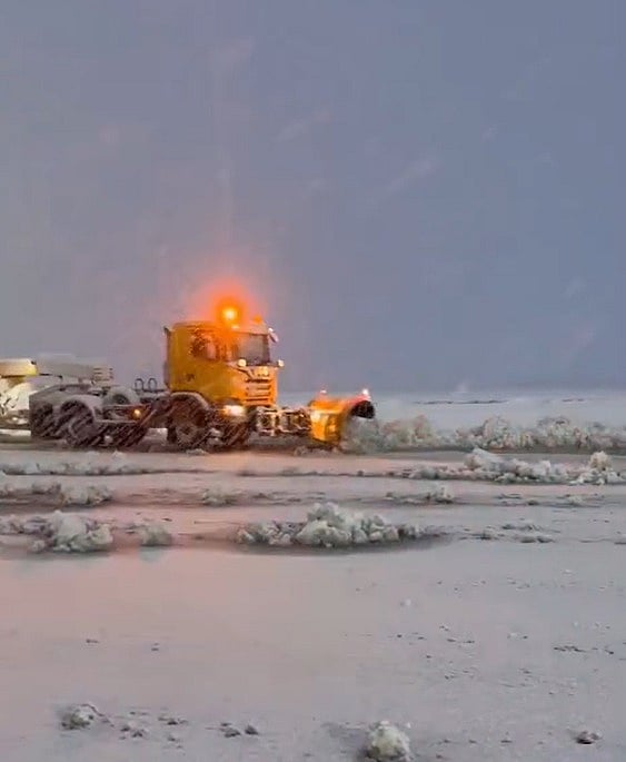 बर्फबारी के चलते श्रीनगर में हवाई सेवाएं बाधित