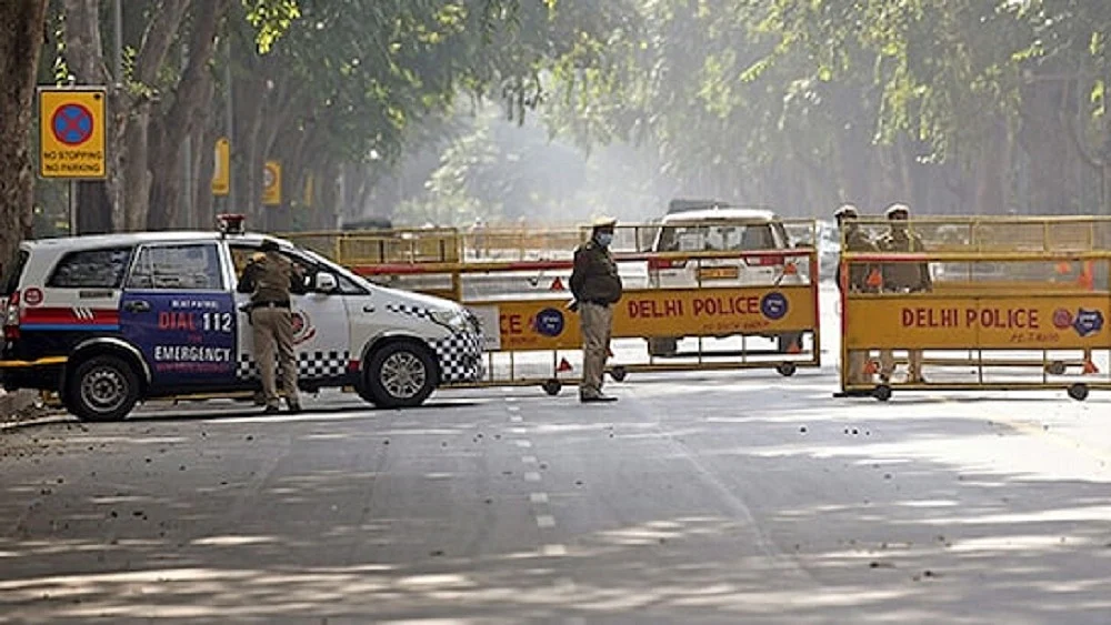 आज दिल्ली की कई सड़कें बंद, कई इलाकों में ट्रैफिक डाइवर्ट रहेगा, घर से निकलने से पहले जान लें ट्रैफिक एडवाइजरी