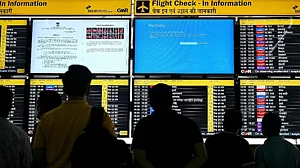 बड़ी खबर LIVE: अमेरिका में बर्फीले तूफान से जनजीवन बुरी तरह प्रभावित, हजारों उड़ानें रद्द, कई राज्यों में इमरजेंसी