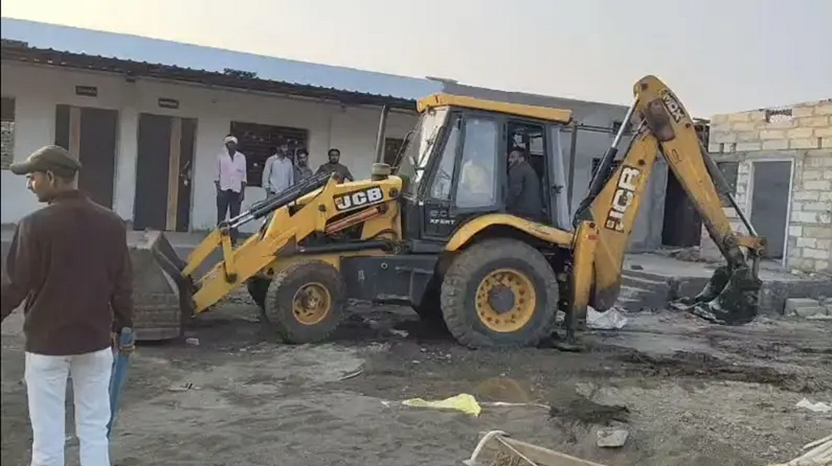 मध्य प्रदेश: धरी रह गई स्कूल बनाने की नेकनीयती, NOC के बाद भी ढहा दी गई इमारत, किसी के कान पर जूं तक नहीं रेंगी