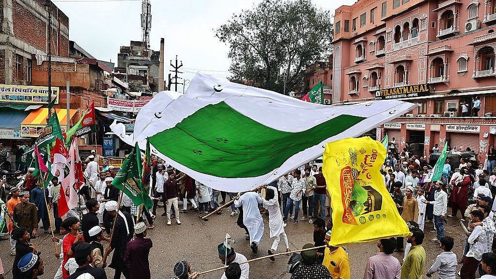 जयपुर में ईद मीलादुन्नबी मनाता मुस्लिम समुदाय (फोटो : Getty Images)