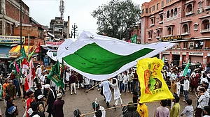 जयपुर में ईद मीलादुन्नबी मनाता मुस्लिम समुदाय (फोटो : Getty Images)
