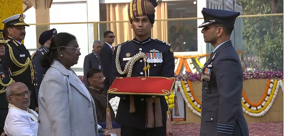 बड़ी खबर LIVE: देश मना रहा 77वां गणतंत्र दिवस, कर्तव्य पथ पर ऑपरेशन सिंदूर की झांकी