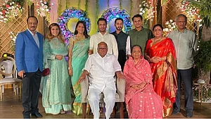 पवार परिवार (फाइल फोटो)