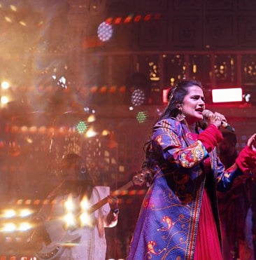 सिनेजीवन: अजित पवार के आकस्मिक निधन पर बॉलीवुड स्तब्ध और अरिजीत सिंह को मिला कई गायकों का साथ