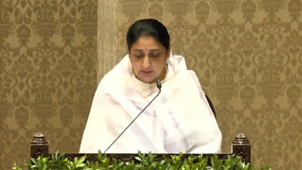 दिवंगत अजित पवार की पत्नी सुनेत्रा पवार ने ली उपमुख्यमंत्री पद की शपथ, महाराष्ट्र की पहली महिला डिप्टी सीएम बनीं