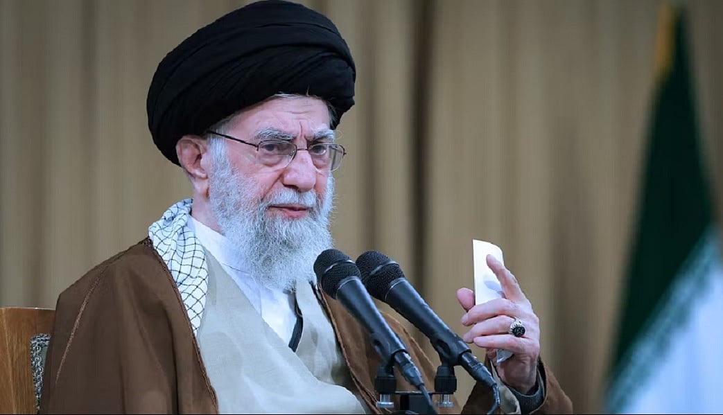 खामेनेई ने ट्रंप पर किया पलटवार, कहा- अमेरिका ने युद्ध शुरू किया, तो इस बार पूरा क्षेत्र इसकी चपेट में आ जाएगा