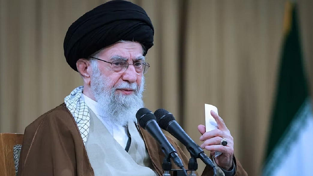 खामेनेई ने ट्रंप पर किया पलटवार, कहा- अमेरिका ने युद्ध शुरू किया, तो इस बार पूरा क्षेत्र इसकी चपेट में आ जाएगा