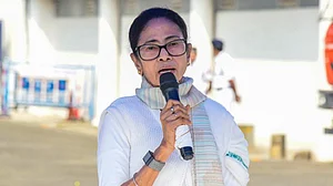 ममता बनर्जी ने सुप्रीम कोर्ट में SIR के खिलाफ दायर की याचिका, चुनाव आयोग और सीईओ को बनाया पक्षकार