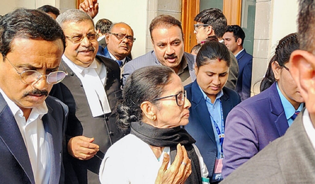 SIR विवाद: ममता बनर्जी की याचिका पर सुप्रीम कोर्ट ने चुनाव आयोग को नोटिस जारी किया, सीएम ने खुद दलील पेश की