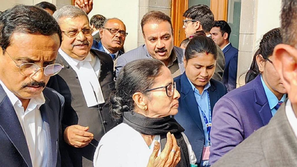 SIR विवाद: ममता बनर्जी की याचिका पर सुप्रीम कोर्ट ने चुनाव आयोग को नोटिस जारी किया, सीएम ने खुद दलील पेश की