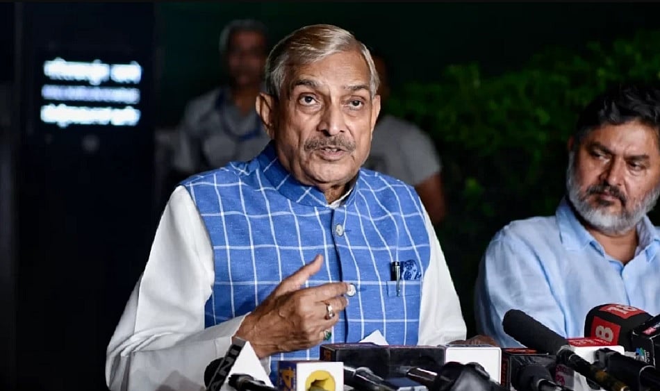 चुनाव आयोग की जल्दबाजी लोकतंत्र के लिए खतरा, SIR पर विपक्ष की चेतावनी को किया नजरअंदाज: प्रमोद तिवारी