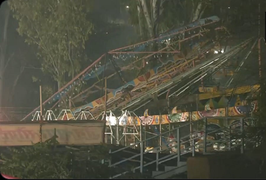 बड़ी खबर LIVE: फरीदाबाद में सूरजकांड मेला में एक बड़ा झूला गिरा, 12 लोग घायल, एक पुलिस इंस्पेक्टर की मौत