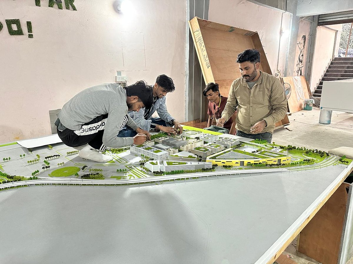 हम हैं कामयाब–3: ‘सपनों का घर’ बनने से पहले ‘स्मार्ट क्राफ्ट्स मॉडल सॉल्यूशंस’ कराए उस घर का दर्शन